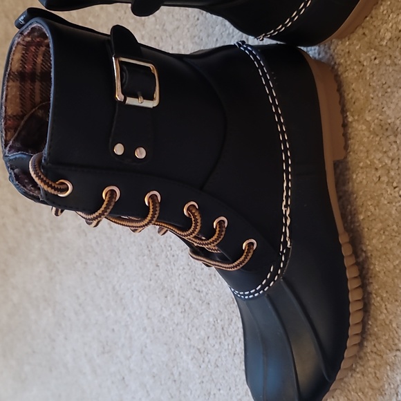 Wild Diva Black Duck Boot with Flannel interior pattern Size 6.5 NWT - Picture 12 of 16